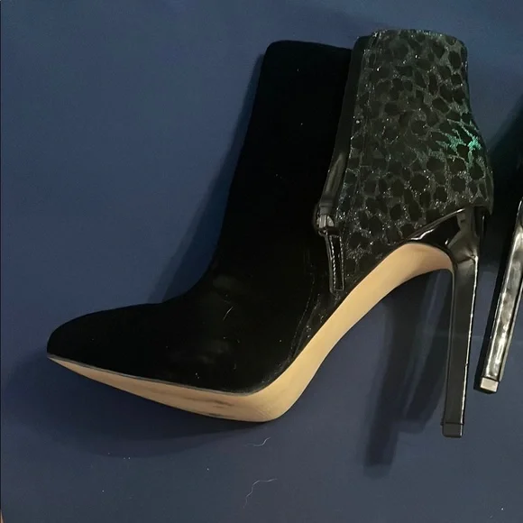Elegant Black Ankle Boots - Picture 2 of 5